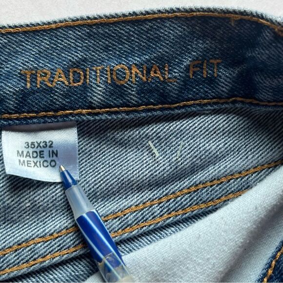 Eddie Bauer Men's Traditional Fit Faded Blue Jeans Size 35X32 - Picture 6 of 11